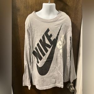 The Nike Tee Shirt Youth Large Long Sleeve Crew Neck Gray Graphic Tee